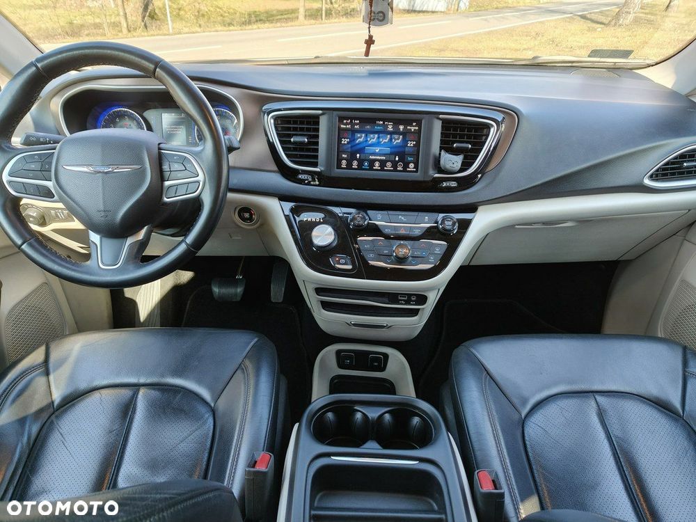 Chrysler Pacifica - 8