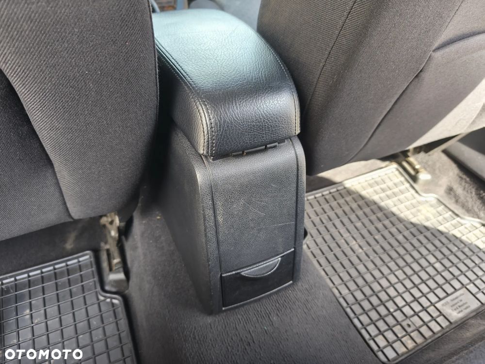 Ford Mondeo 1.8 Ambiente - 29