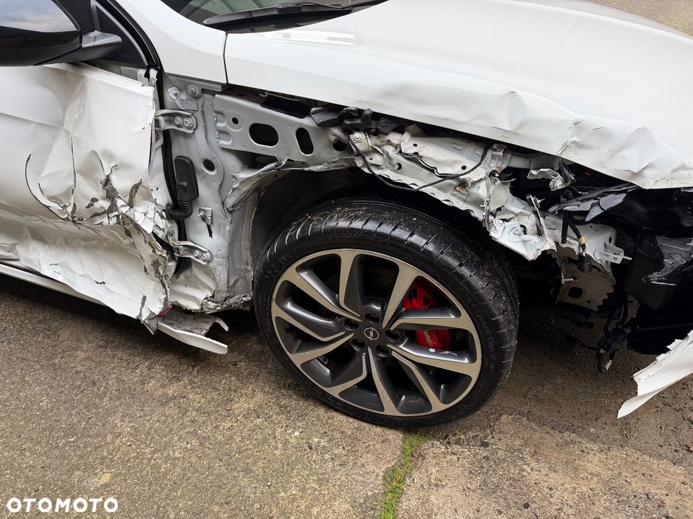 Opel Insignia 2.0 T 4x4 GSi S&S - 11