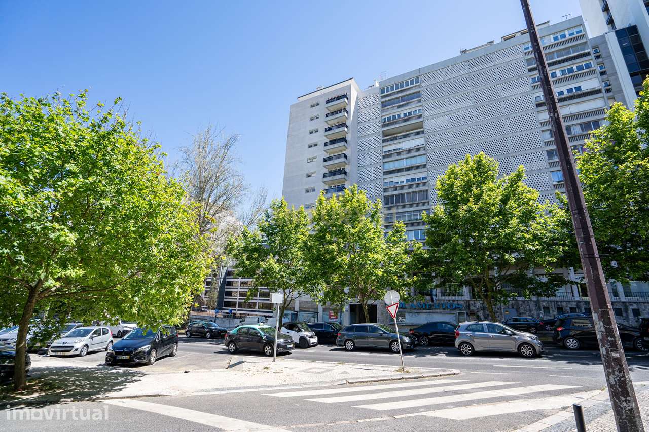 T4 com Vista Desafogada na Avenida dos EUA | Alvalade - Grande imagem: 3/41