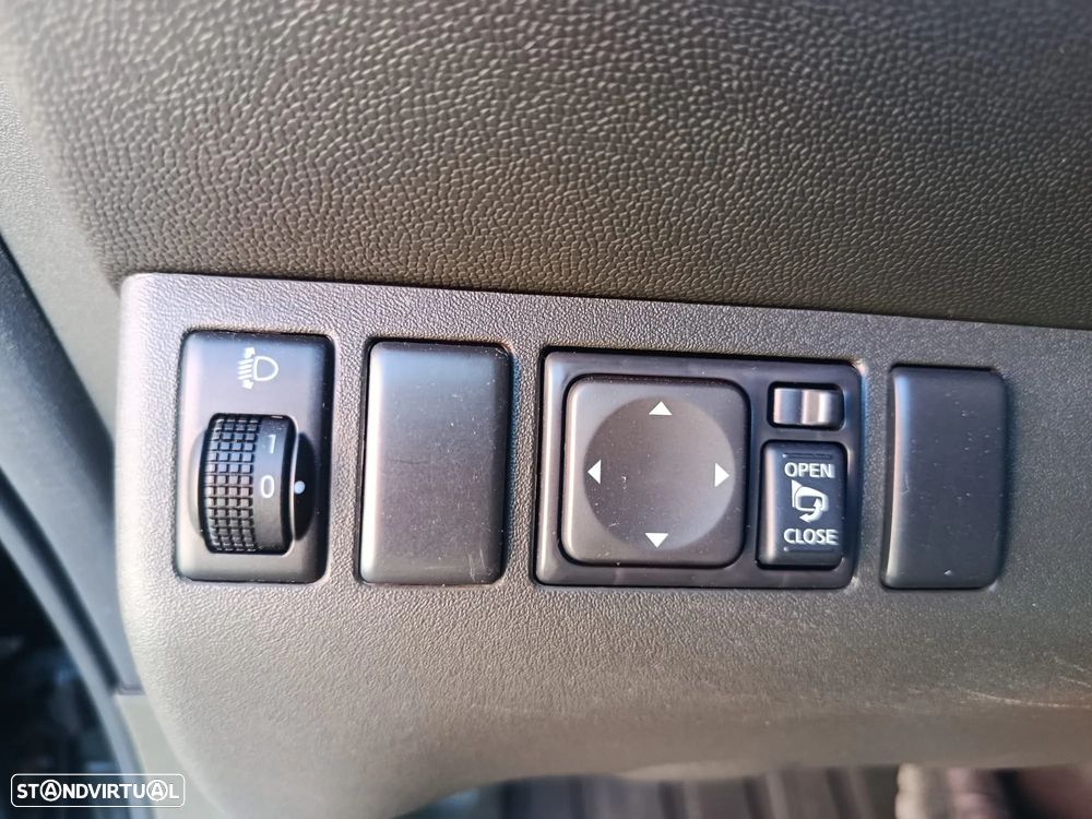 Nissan Navara 2.5 dCi CD LE 4WD - 17