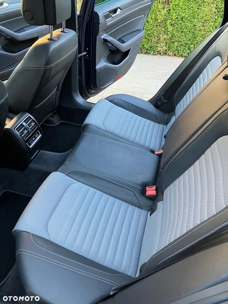 Volkswagen Passat - 15