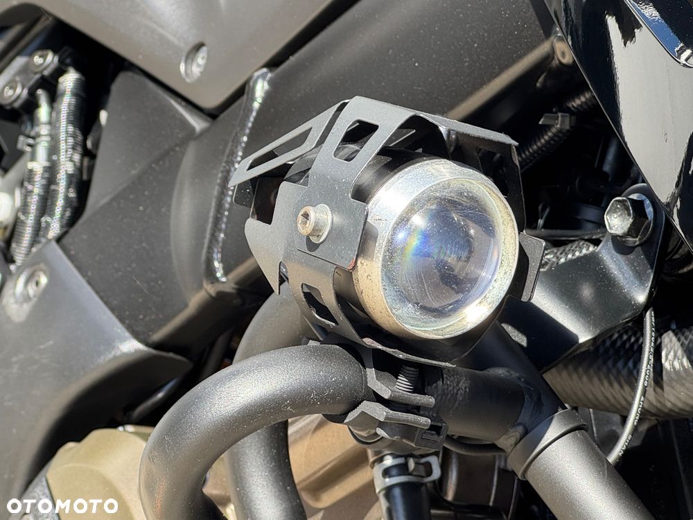 Suzuki V-STROM - 10