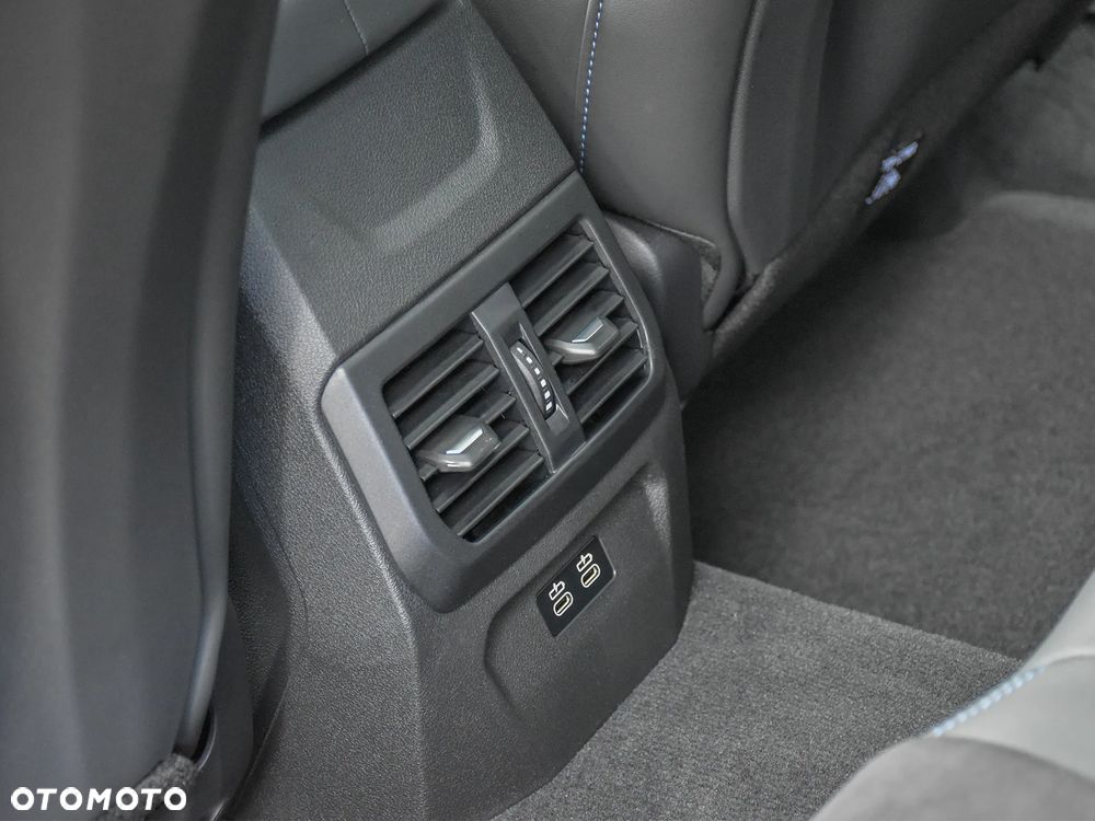 BMW Seria 2 220i - 25