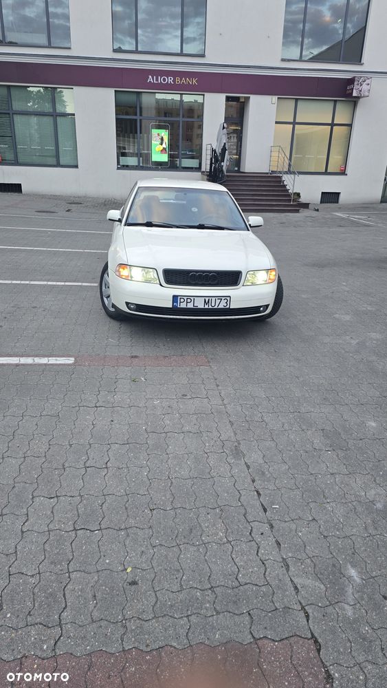 Audi A4 Limousine - 3