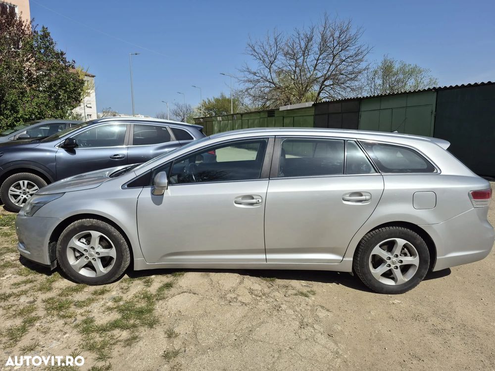 Toyota Avensis 2.0 D-4D Executive - 4