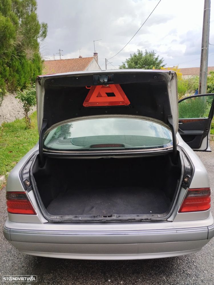 Mercedes-Benz E 200 Kompressor Classic - 22