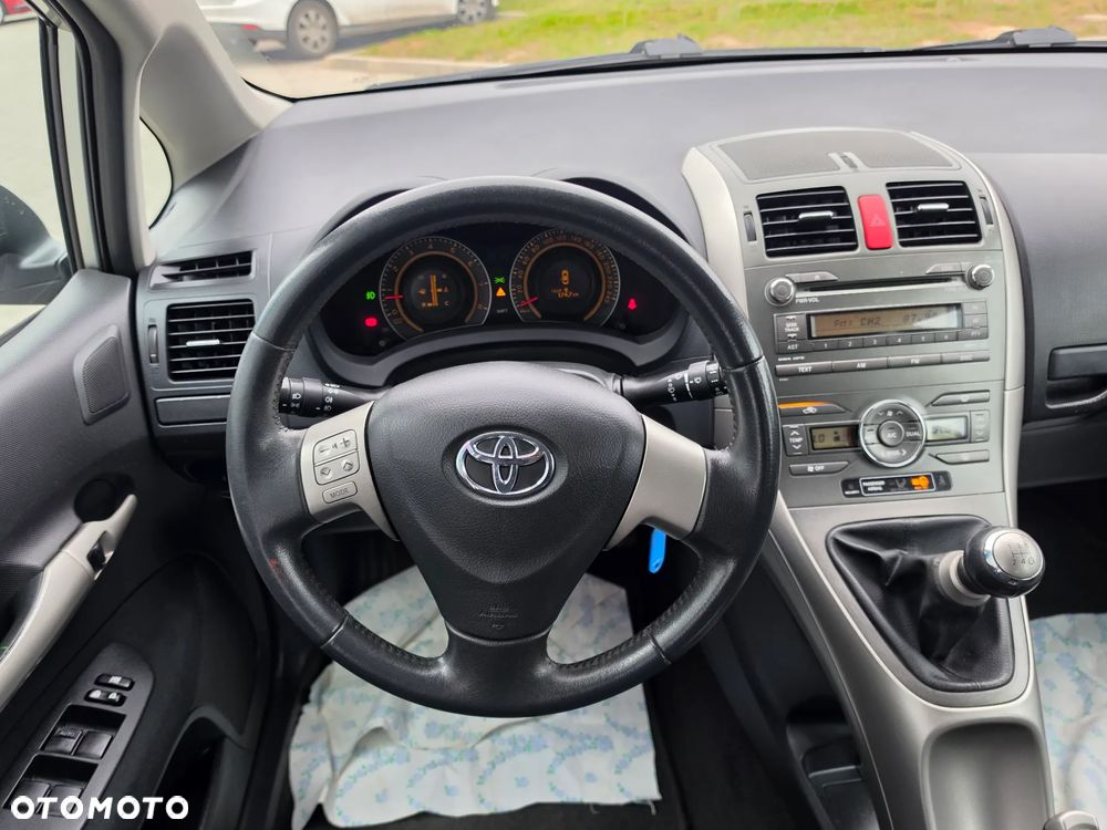 Toyota Auris 1.6 VVT-i Terra - 17