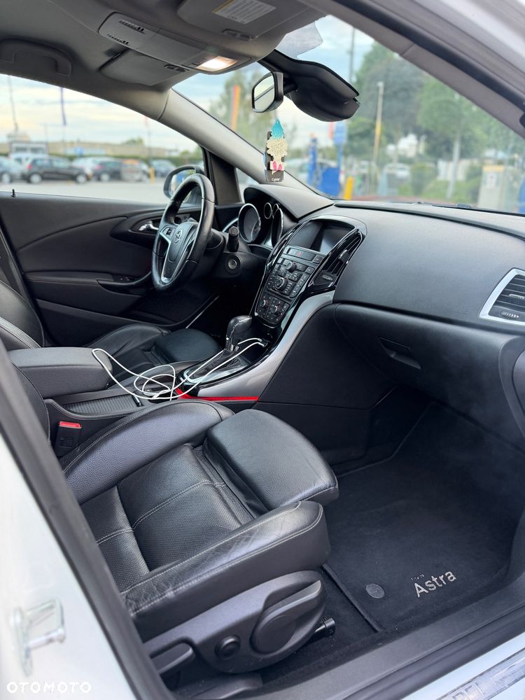 Opel Astra 2.0 CDTI Cosmo - 9