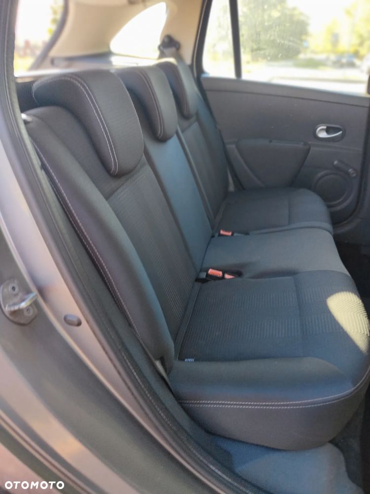 Renault Clio 1.2 16V TCE Alize - 9
