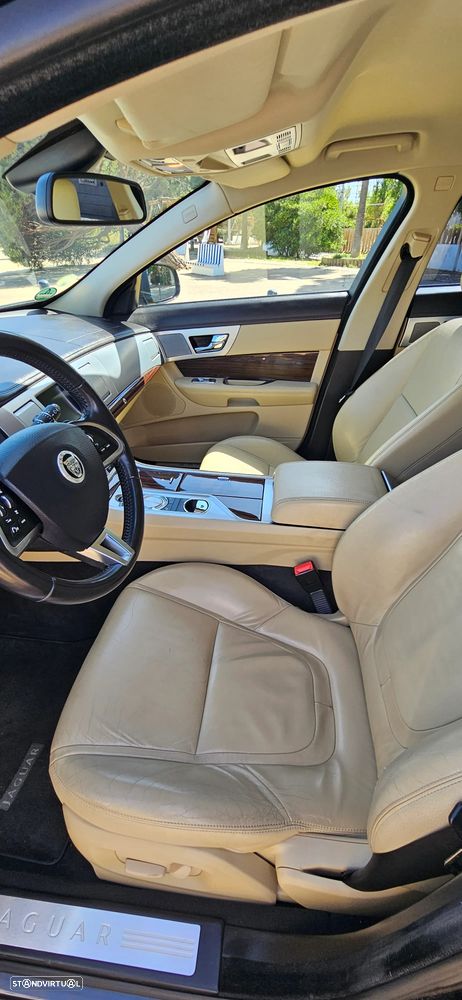Jaguar XF 2.2 D Premium Luxury - 9
