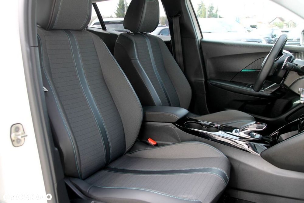 Peugeot 2008 1.2 PureTech Allure S&S EAT8 - 29