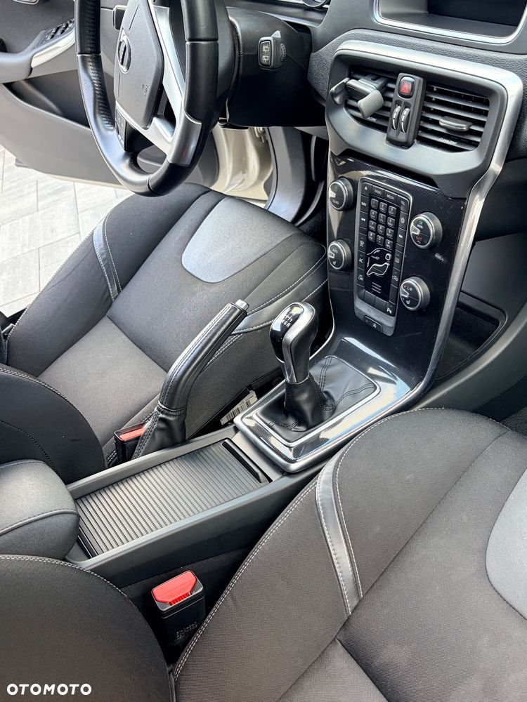 Volvo V40 D2 - 17