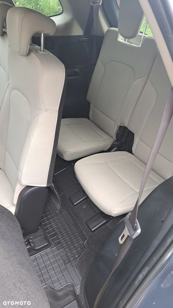 Kia Carens 1.7 CRDi L 7os - 13