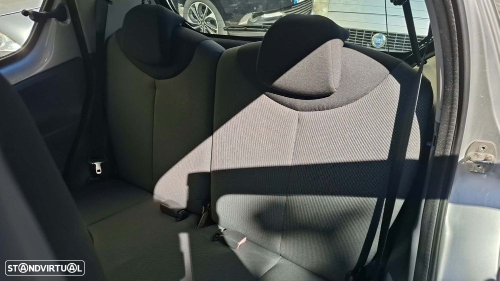 Toyota Aygo 1.0 Plus - 12