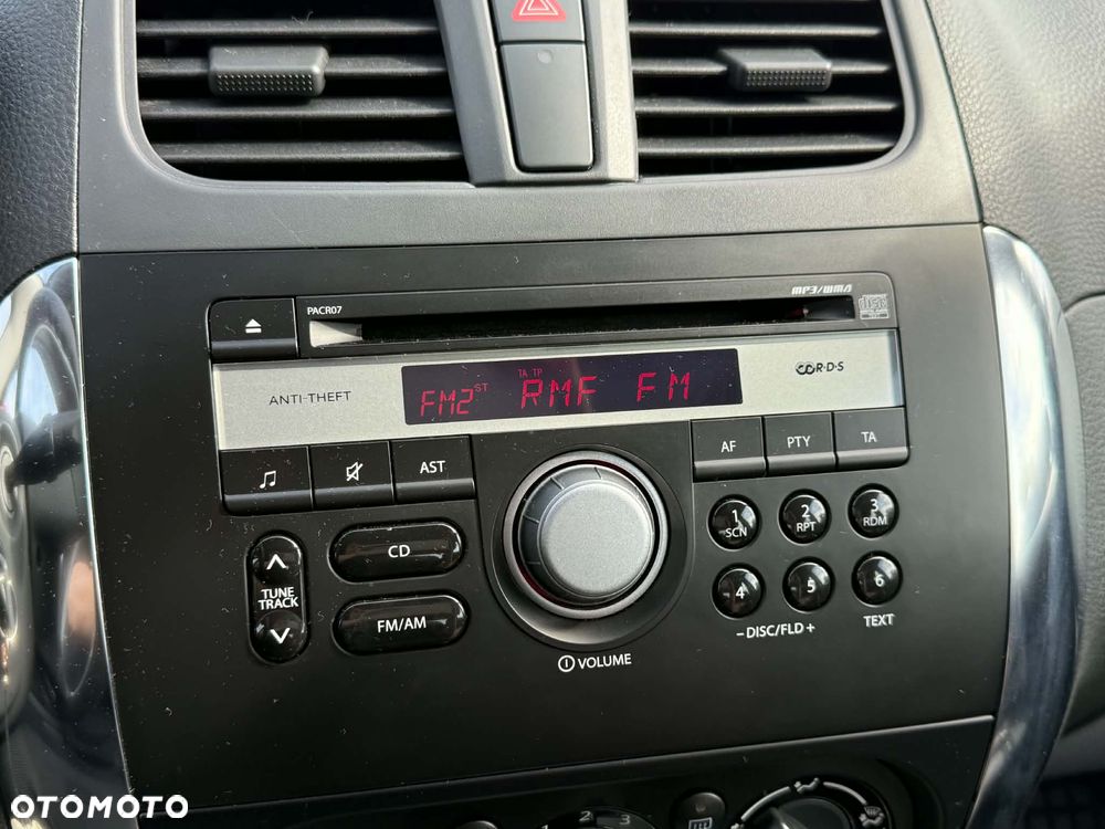 Suzuki SX4 1.6 Comfort Plus - 16