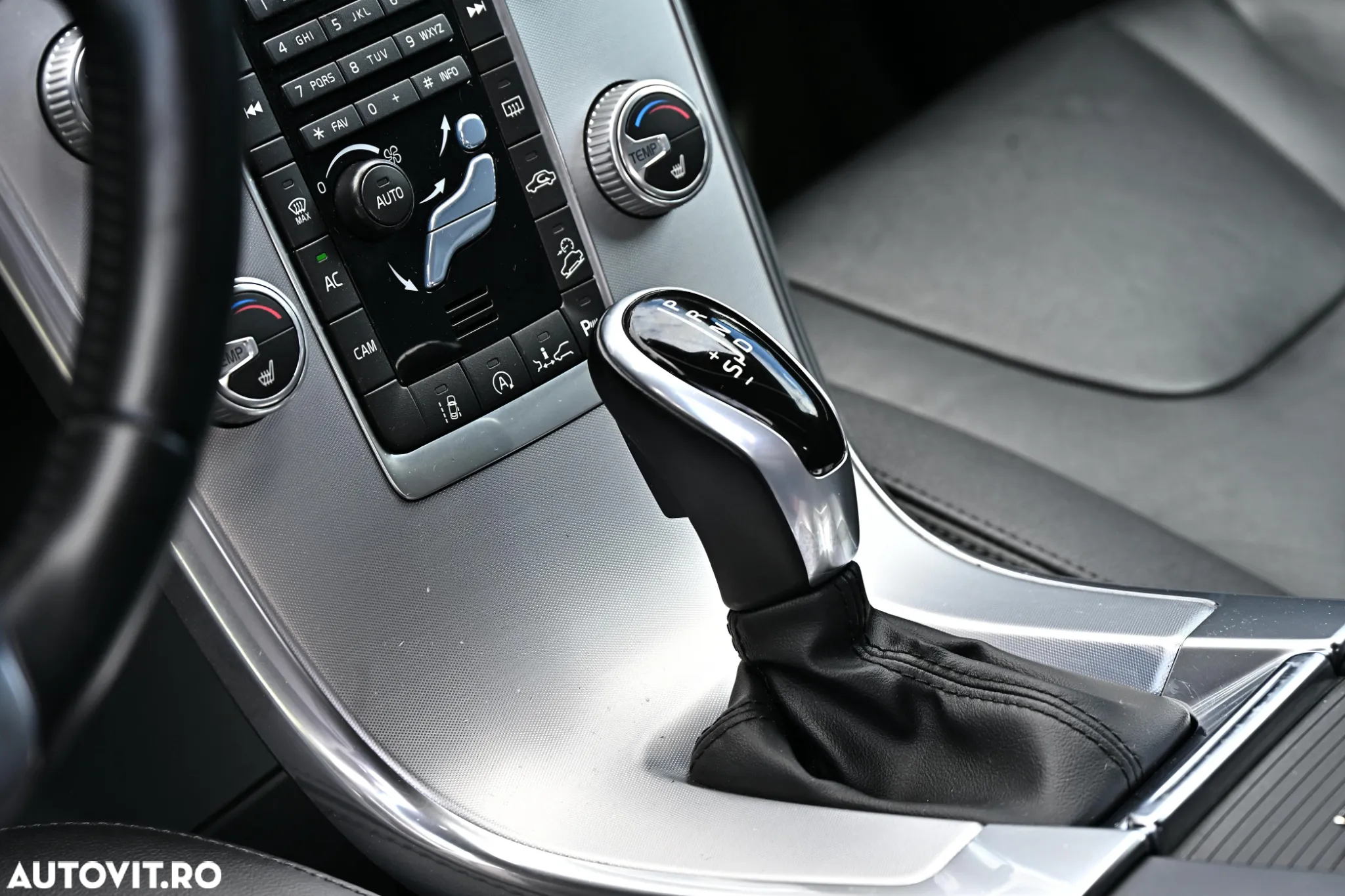 Volvo XC 60 D5 AWD Geartronic Summum - 9