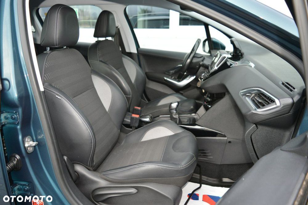 Peugeot 2008 1.2 Pure Tech Style EU6 - 28