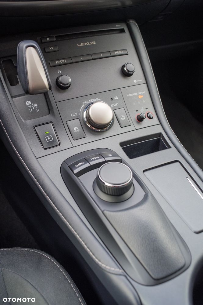Lexus CT - 7