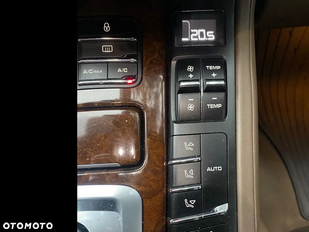 Porsche Cayenne - 26