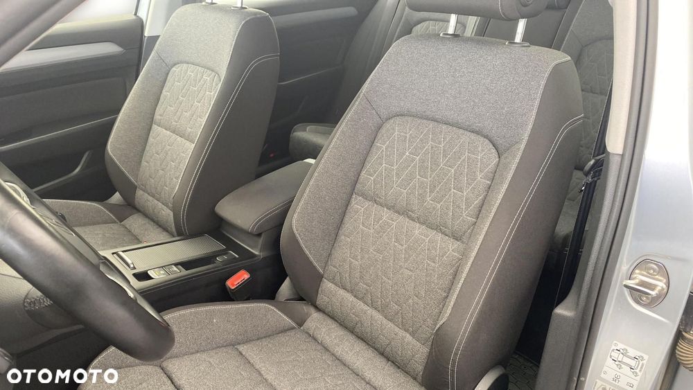 Volkswagen Passat - 11