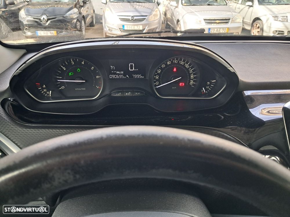 Peugeot 208 1.2 PureTech Style - 5