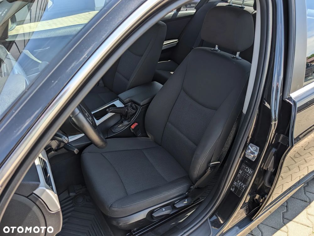 BMW Seria 3 320d Sport Line - 34