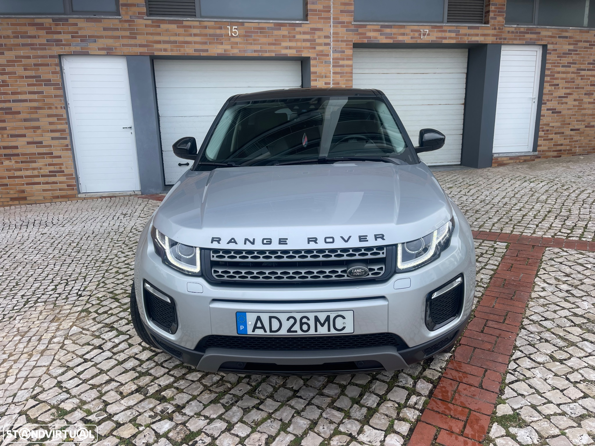 Land Rover Range Rover Evoque 2.0 D150 AWD R-Dynamic Auto - 2
