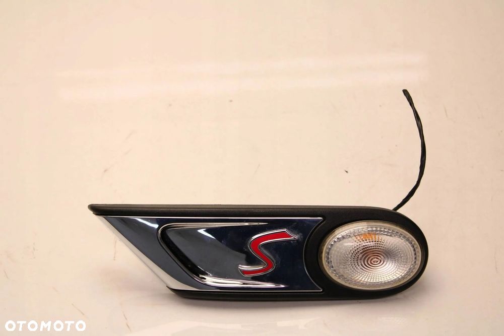 KIERUNKOWSKAZ BŁOTNIKA PRAWY MINI COOPER R56 2751970 - 2