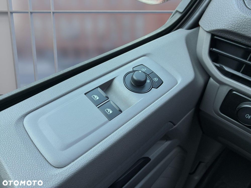 Volkswagen Transporter T7 4MOTION 4x4, Skrzyniowy z podw. kabiną/6-cio osob., 2,0 TDI 150 KM automatyczna r. o. 3500 mm - 30