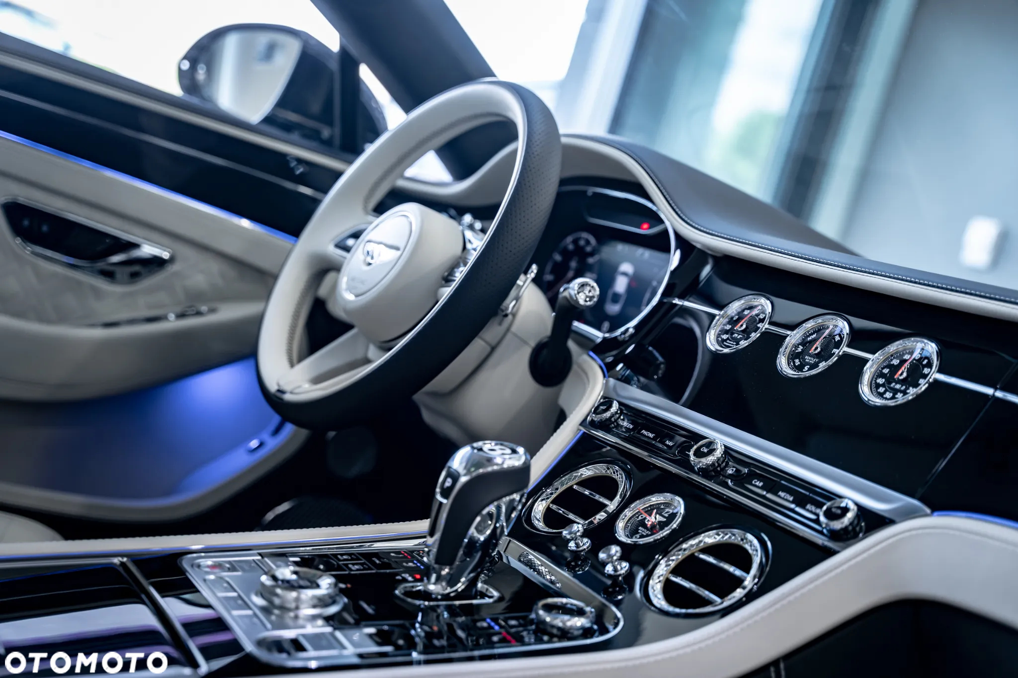 Bentley Continental GT New V8 - 36