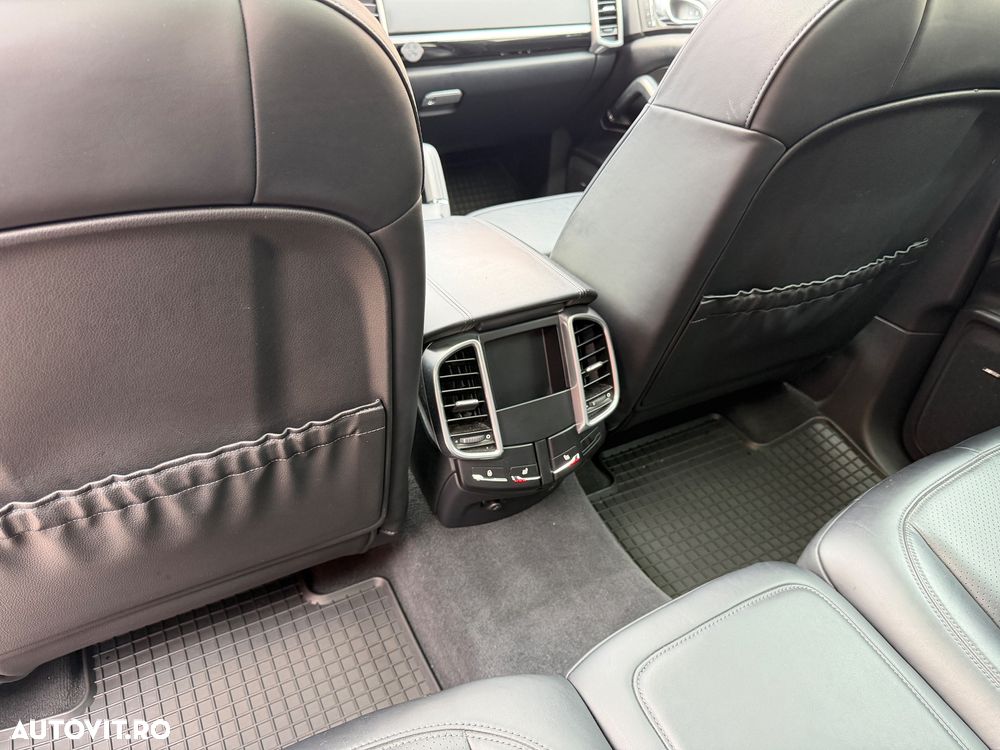 Porsche Cayenne Platinum Edition - 26