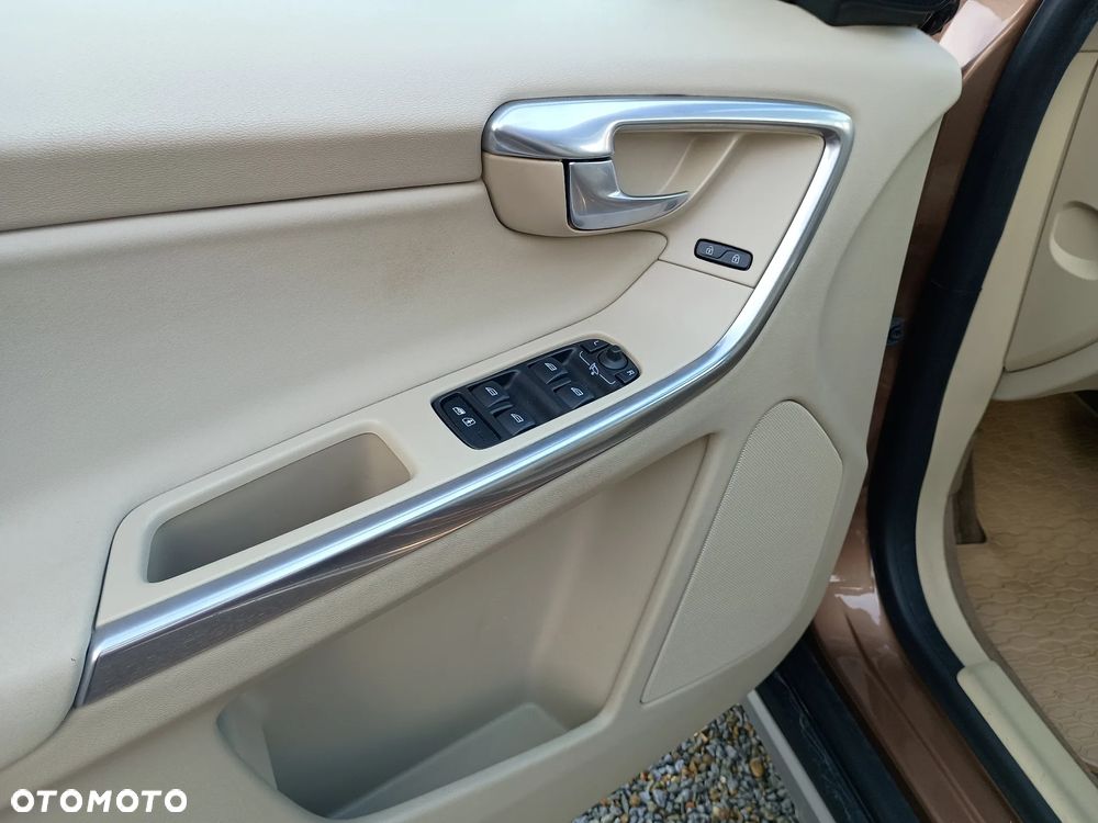 Volvo XC 60 D5 AWD Momentum - 20