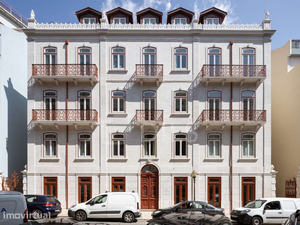 Apartamento T6 em Alcântara, com estacionamento e arrecadação - Grande imagem: 2/19