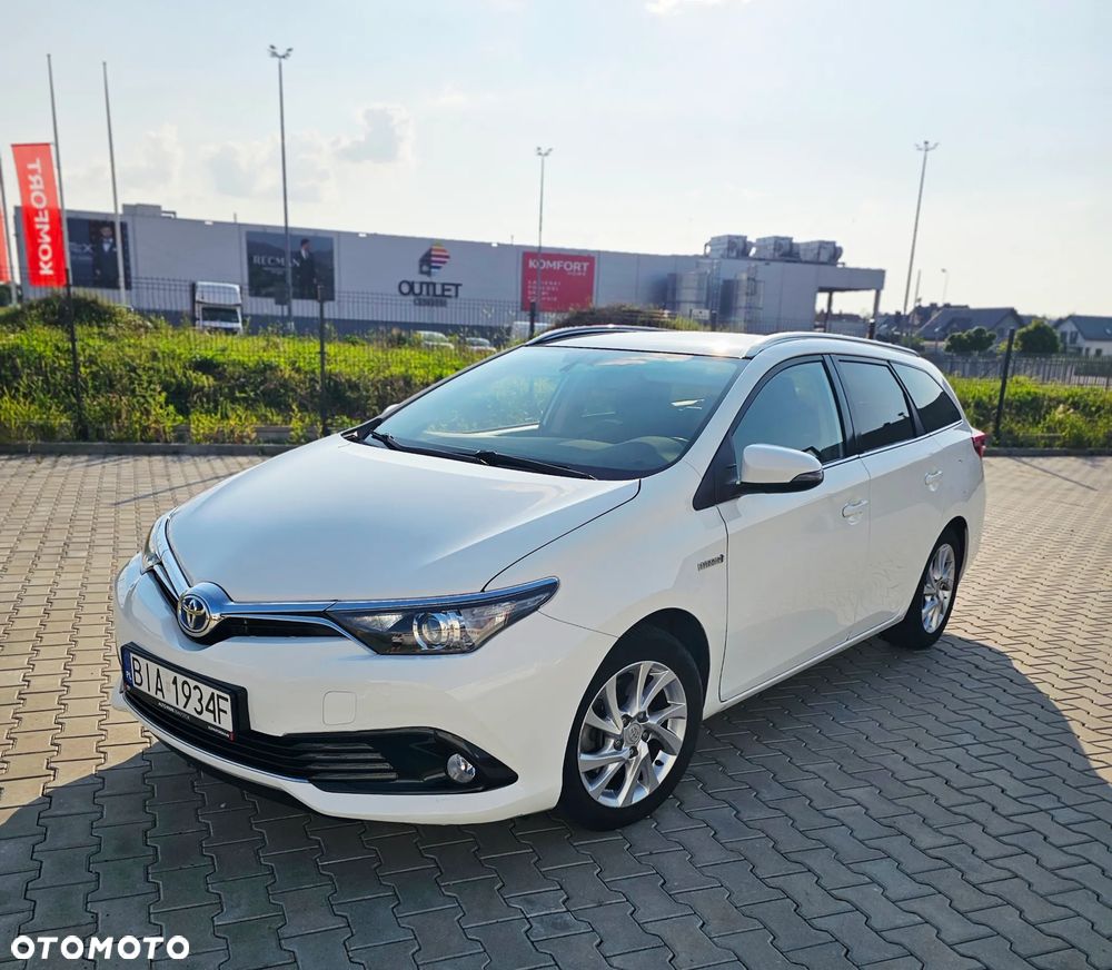 Toyota Auris Hybrid 135 Dynamic - 2