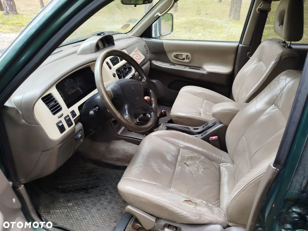 Mitsubishi Pajero Sport 2.5 TD GLS - 13