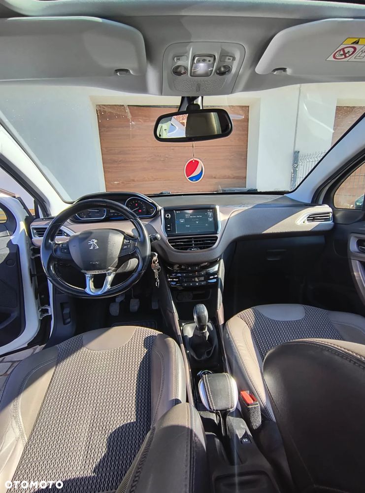 Peugeot 2008 1.2 Pure Tech Allure S&S - 7