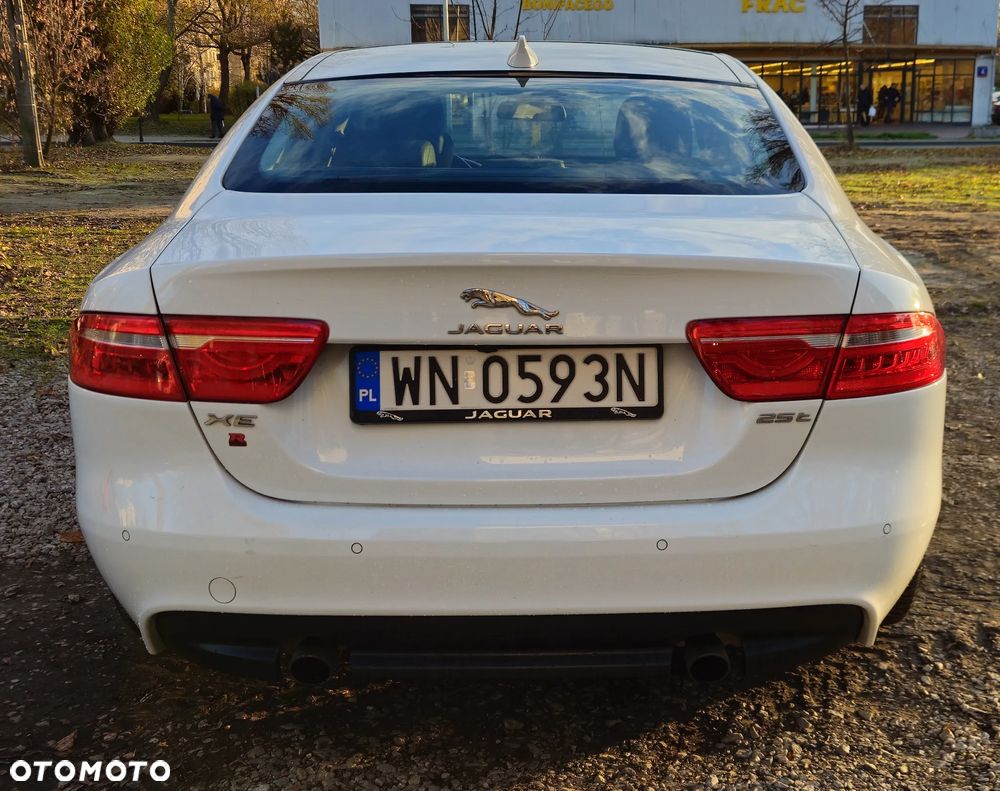 Jaguar XE 25t Pure - 6
