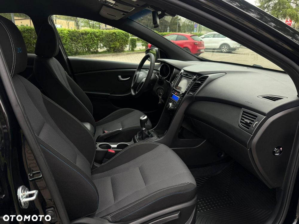 Hyundai i30 blue 1.6 GDI Passion - 16
