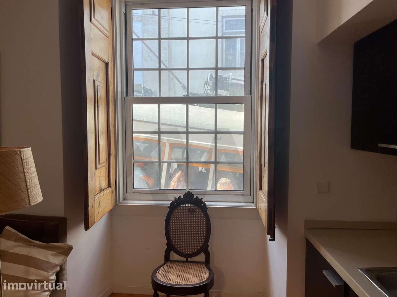 Apartamento T2 Mobilado | Chiado – Baixa de Lisboa - Grande imagem: 2/15