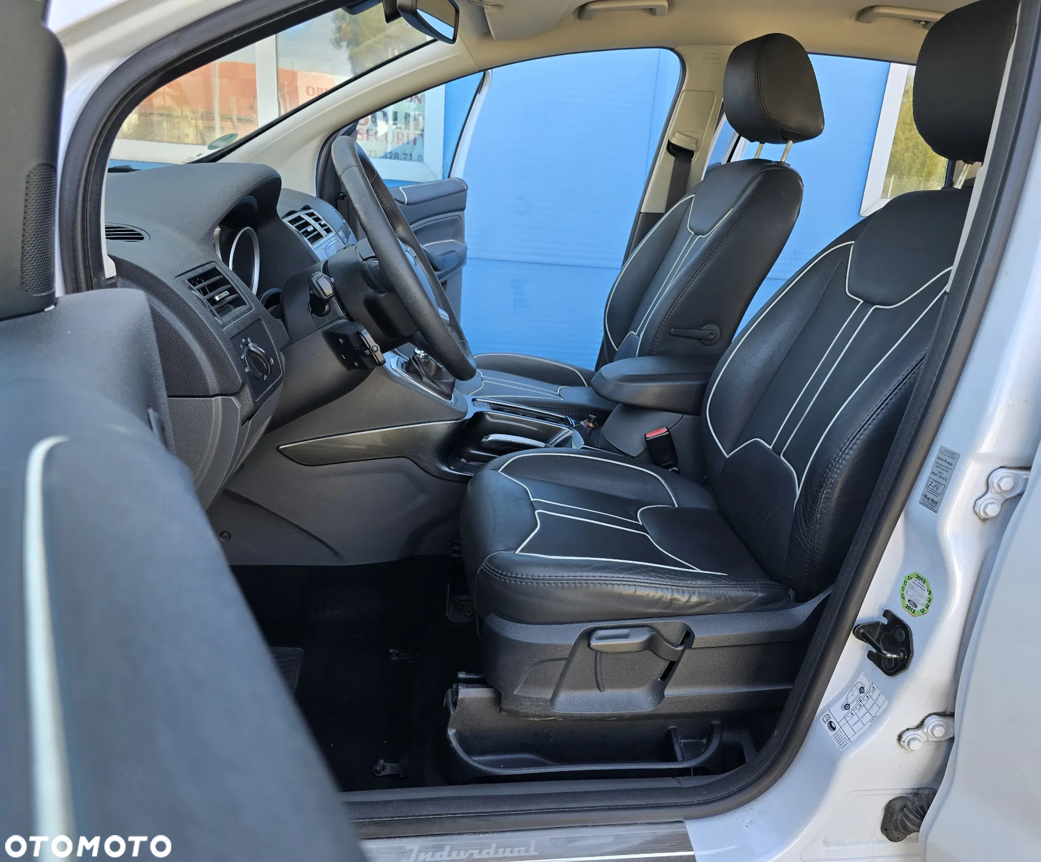 Ford Kuga 2.0 TDCi 2x4 Titanium - 4