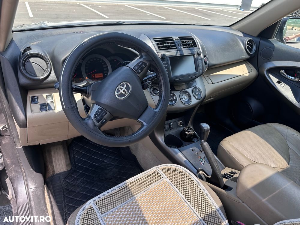 Toyota RAV4 2.2L D-CAT A/T Luxury - 8