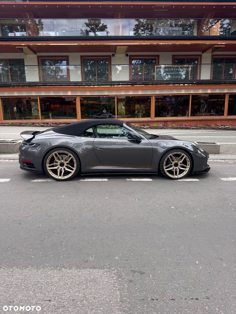 Porsche 911 Carrera - 4