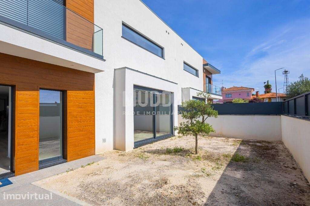 Moradia T4 com Design Contemporâneo e Acabamentos Premium - Grande imagem: 4/38