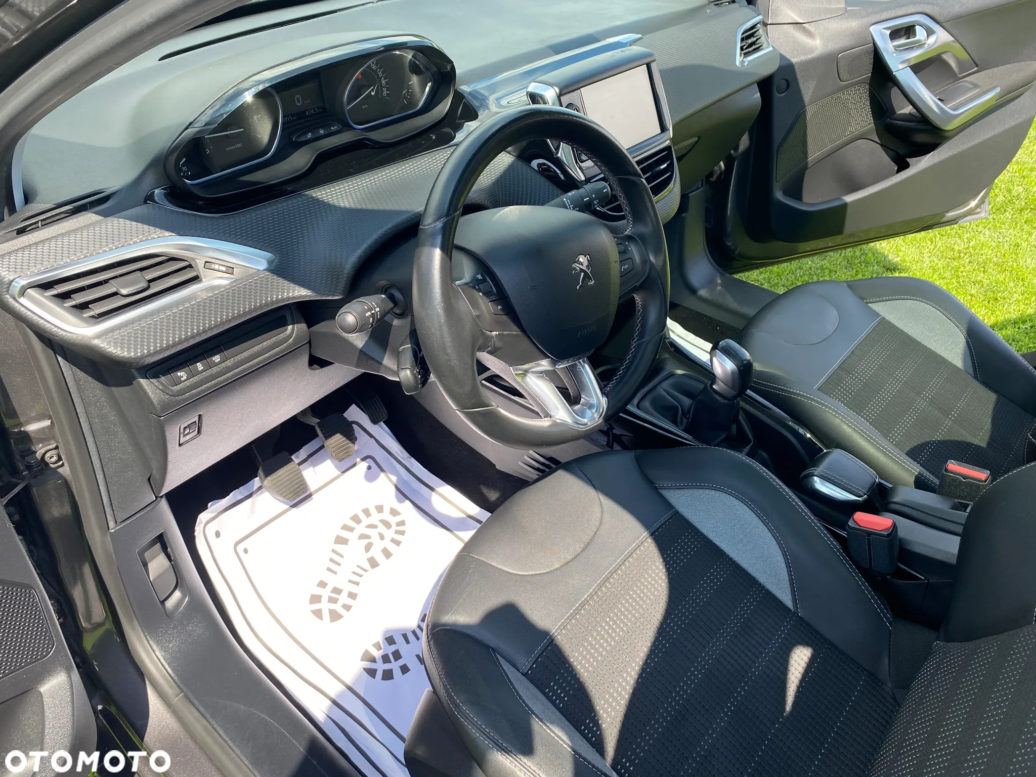 Peugeot 2008 1.2 Pure Tech GPF Allure S&S - 32