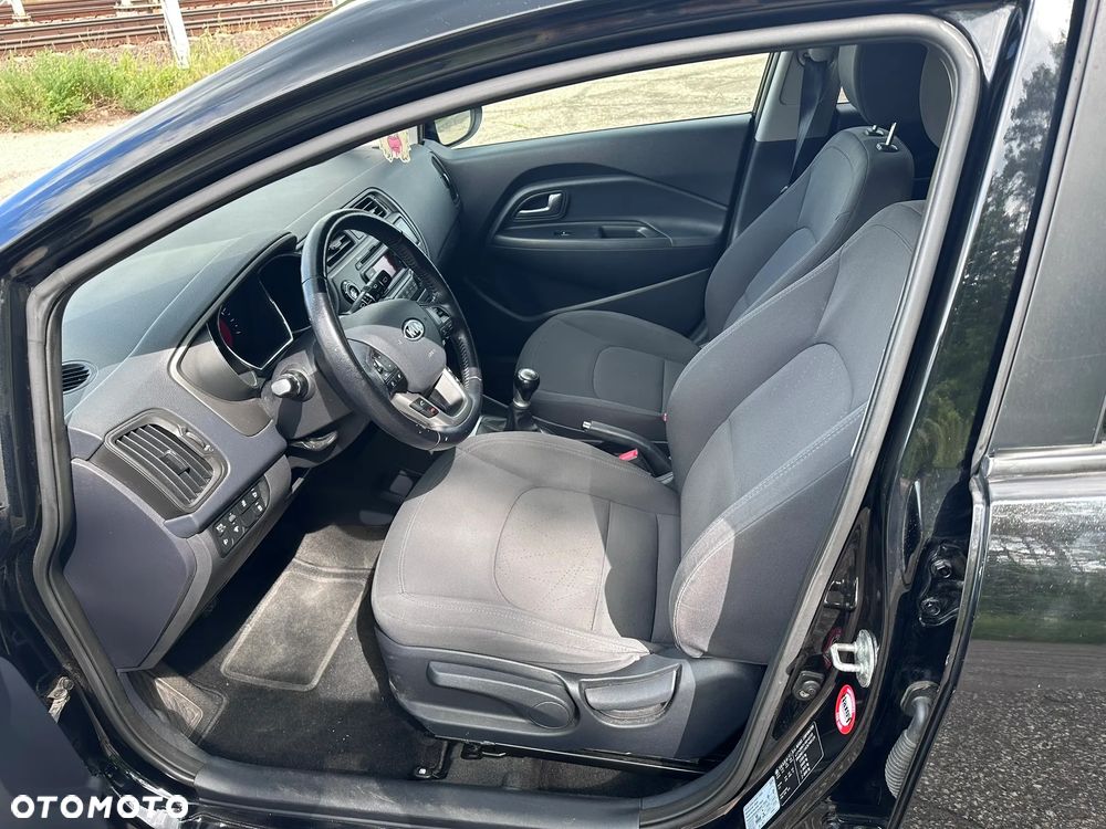 Kia Rio - 23
