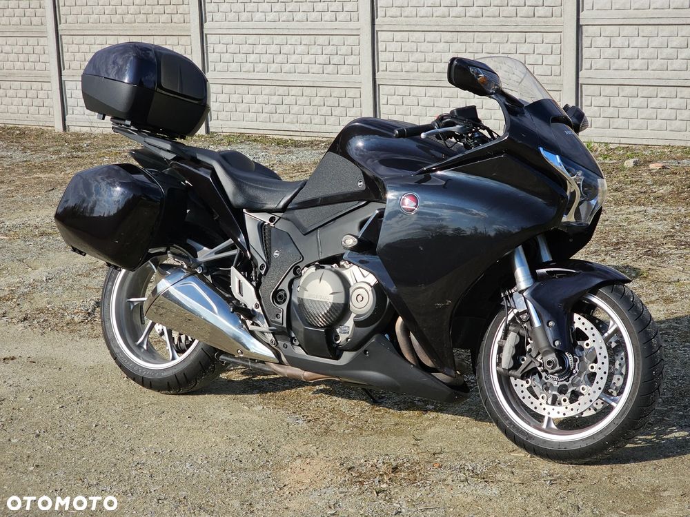 Honda VFR - 13