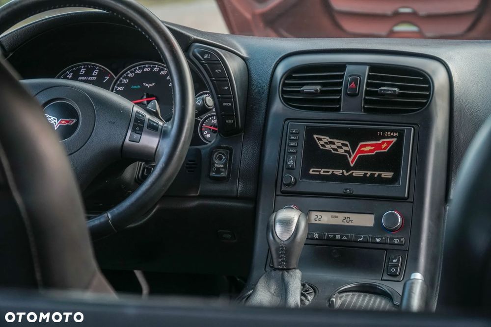 Chevrolet Corvette - 21