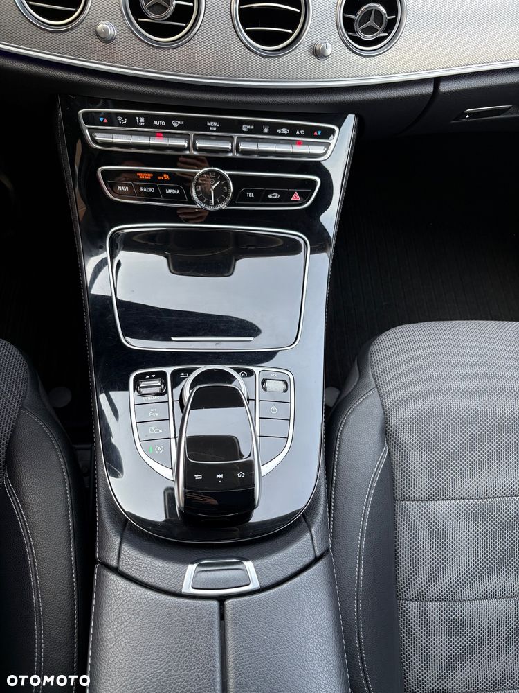 Mercedes-Benz Klasa E 200 4Matic 9G-TRONIC Avantgarde - 31