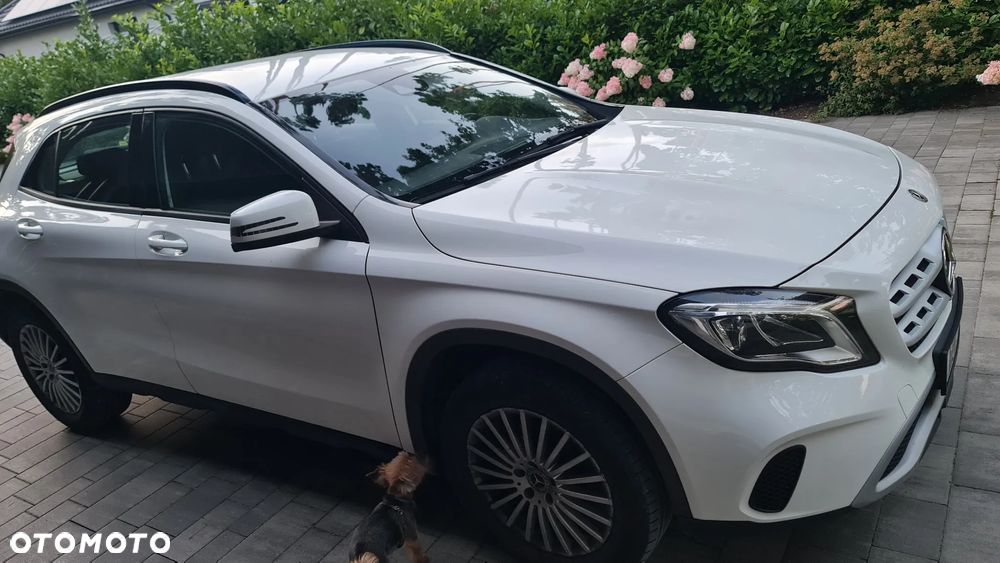 Mercedes-Benz GLA 180 7G-DCT - 2